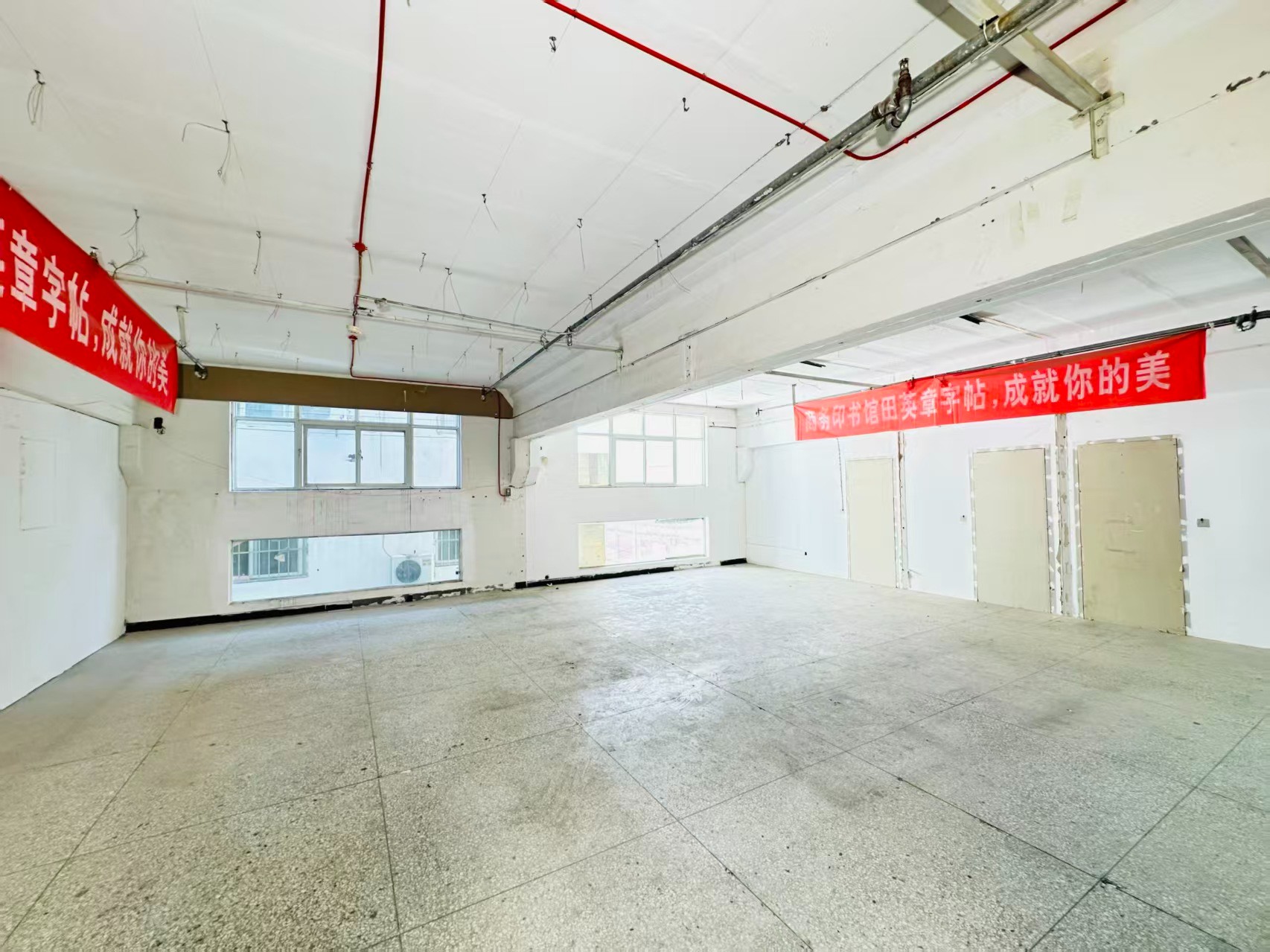 魏家街重点吸引人工智能应用、数字经济、电商直播、智能制造服务、软件开发、科技创新企业及创业团队入驻